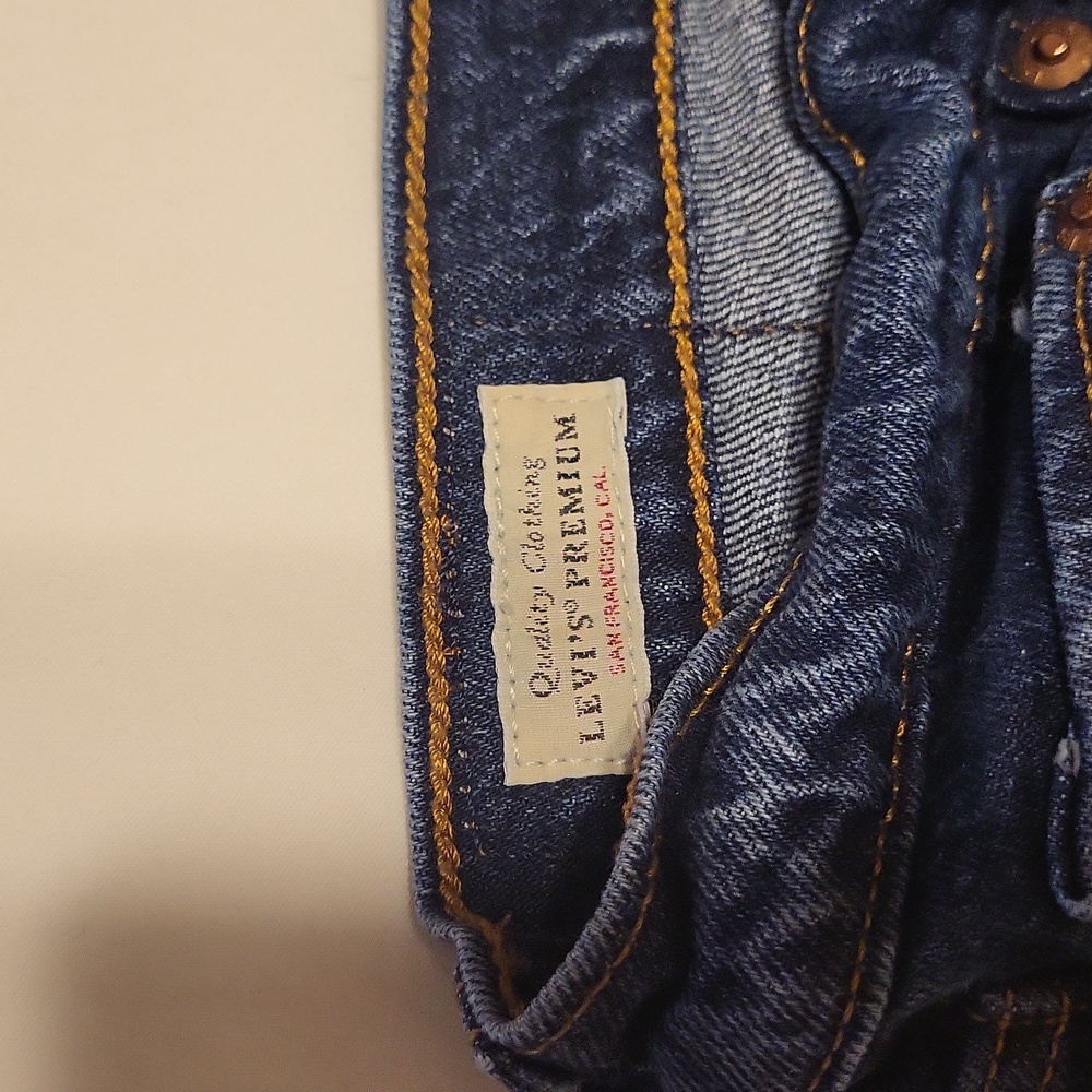 Women's Levi's Wedgie Straight Leg Jeans - Picture 3 of 7
